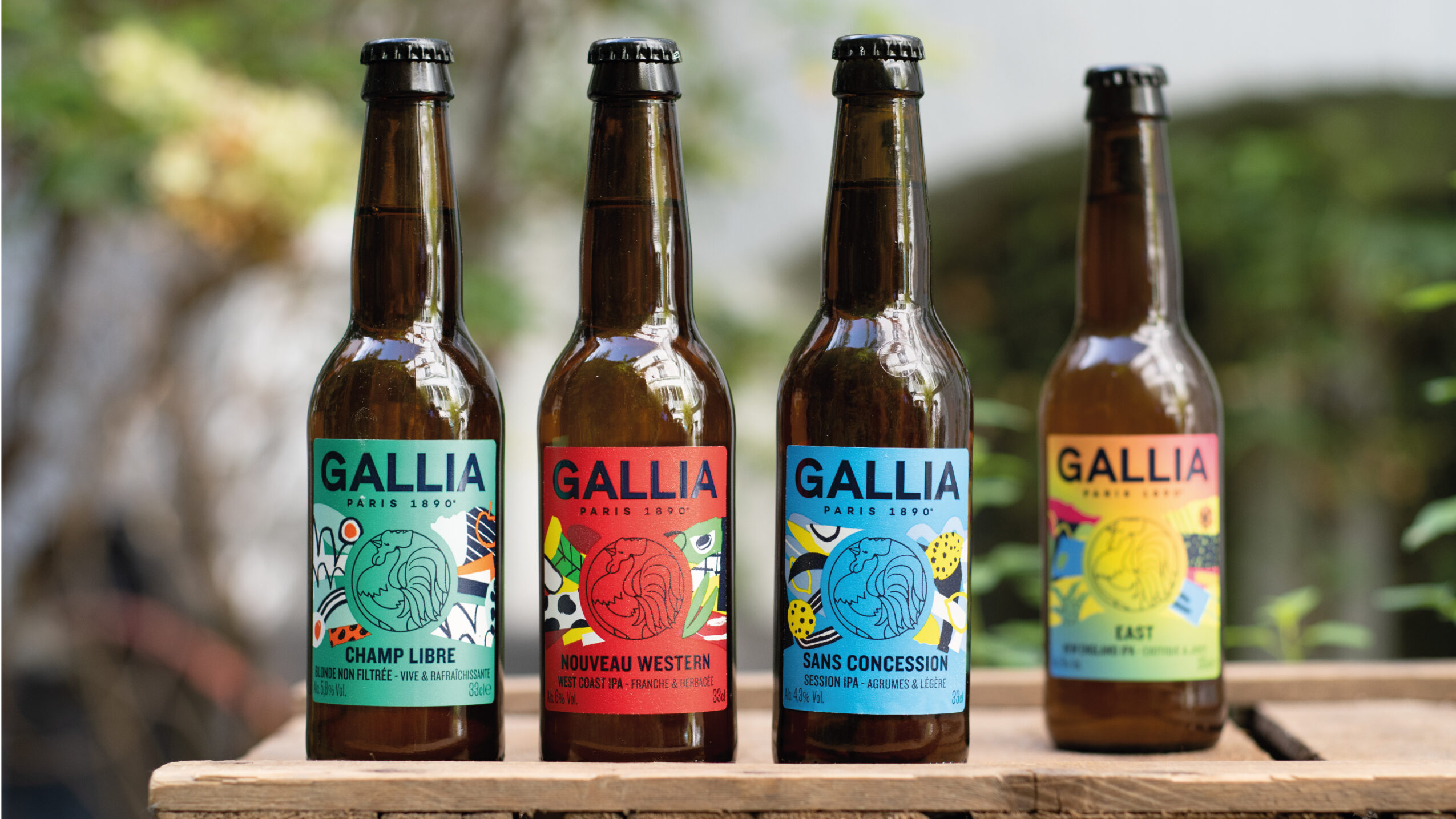4 Bouteilles de Gallia, sur la cagette, en exterieur